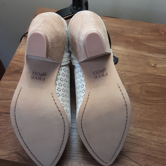 ⛔SOLD!!Frye&Co Maley Perforated Bootie Women - Picture 9 of 11